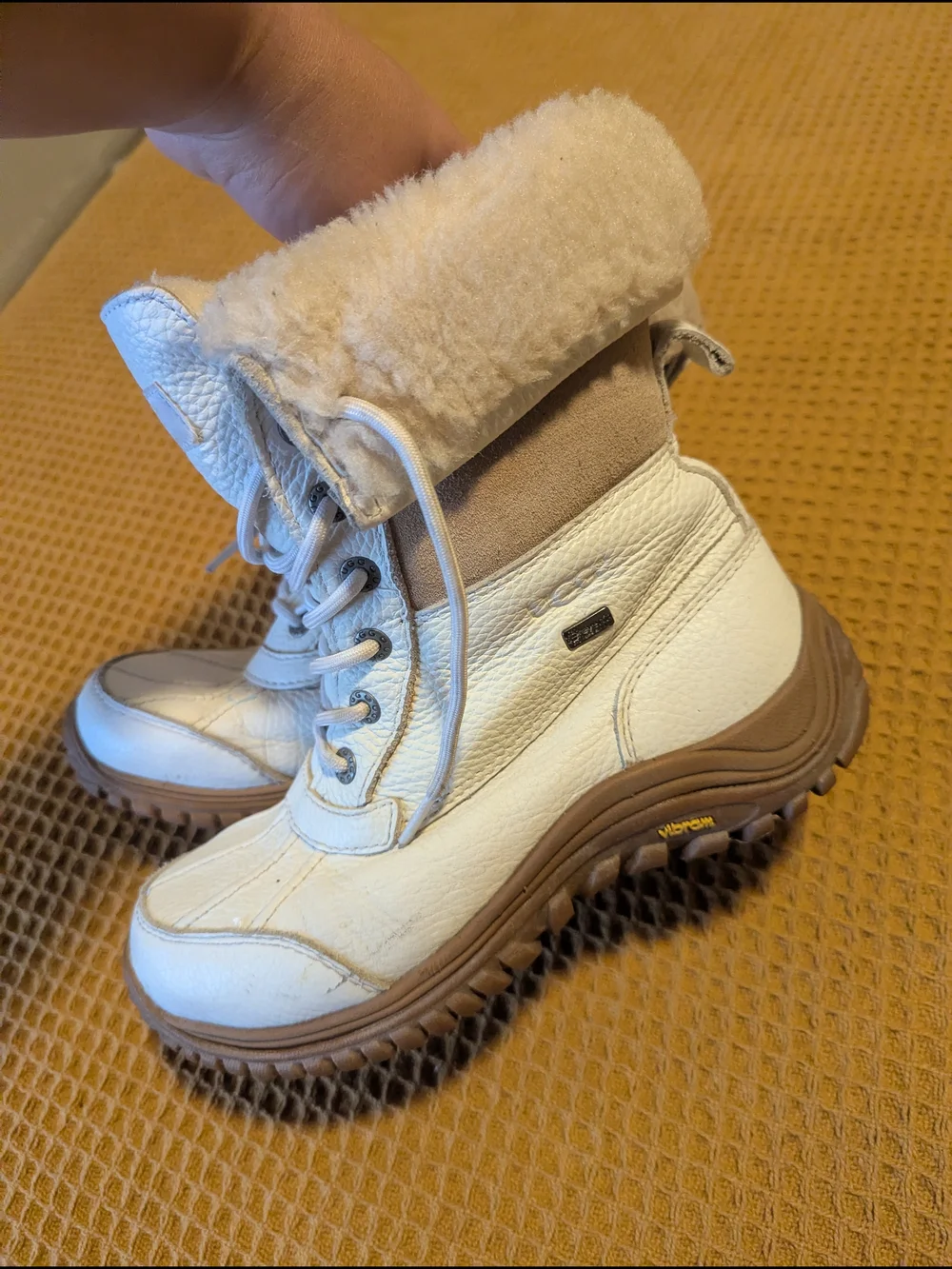 UGG Women’s Adirondack II Waterproof Boots White, 7